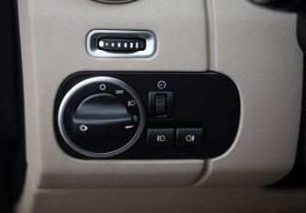 Подержанный автомобиль Land Rover Discovery 2013 года (26 фото)