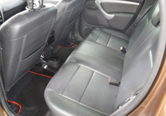 Подержанный автомобиль Renault Duster 2012 года (11 фото)