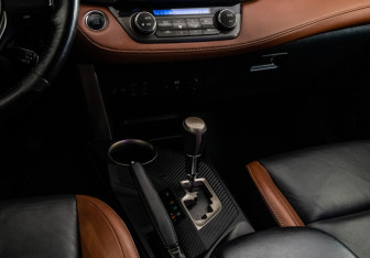 Подержанный автомобиль Toyota RAV4 2013 года (11 фото)