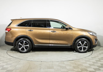 Подержанный автомобиль Kia Sorento 2017 года (4 фото)