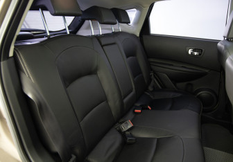 Подержанный автомобиль Nissan Qashqai 2011 года (12 фото)