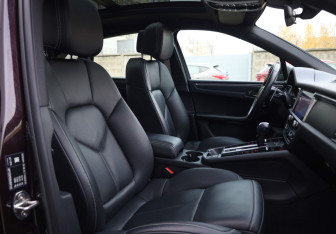 Подержанный автомобиль Porsche Macan 2023 года (12 фото)