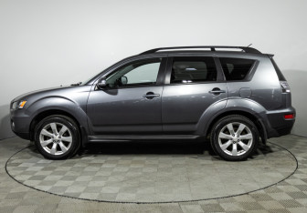 Подержанный автомобиль Mitsubishi Outlander 2012 года (8 фото)