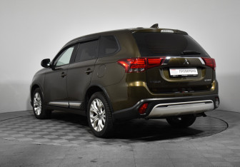 Подержанный автомобиль Mitsubishi Outlander 2019 года (7 фото)