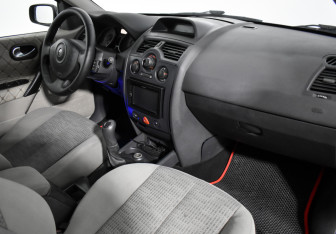 Подержанный автомобиль Renault Megane Sedan 2006 года (17 фото)