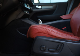 Подержанный автомобиль Volvo XC40 2019 года (23 фото)