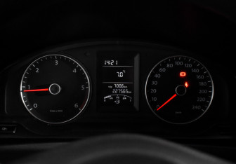 Подержанный автомобиль Volkswagen Caravelle 2011 года (20 фото)