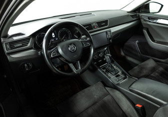Подержанный автомобиль Skoda Superb Liftback 2017 года (11 фото)