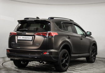 Подержанный автомобиль Toyota RAV4 2019 года (5 фото)
