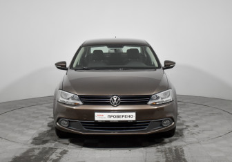 Подержанный автомобиль Volkswagen Jetta Sedan 2012 года (2 фото)