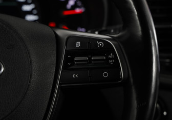 Подержанный автомобиль Kia Sorento 2018 года (13 фото)