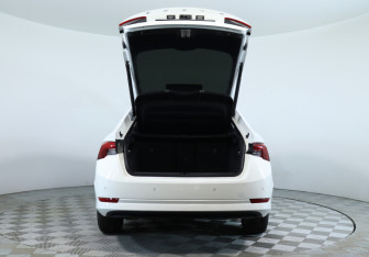 Подержанный автомобиль Skoda Octavia Liftback 2022 года (7 фото)