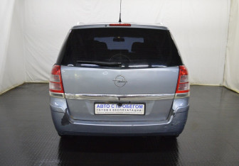 Подержанный автомобиль Opel Zafira Compactvan 2011 года (6 фото)