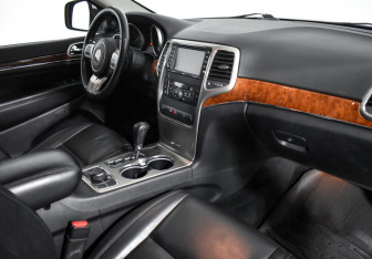 Подержанный автомобиль Jeep Grand Cherokee 2011 года (15 фото)