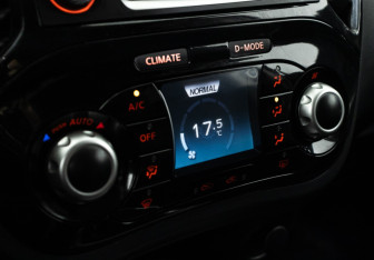 Подержанный автомобиль Nissan Juke 2017 года (15 фото)