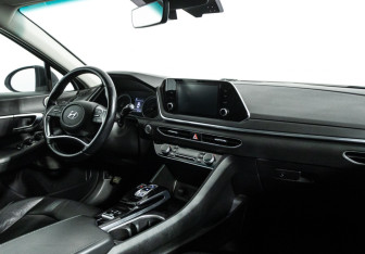 Подержанный автомобиль Hyundai Sonata 2020 года (9 фото)