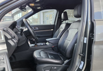 Подержанный автомобиль Ford Explorer 2018 года (14 фото)