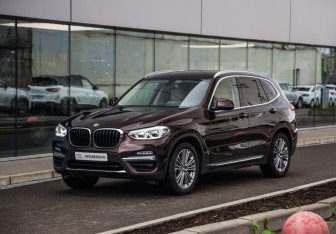 Подержанный автомобиль BMW X3 2019 года (3 фото)