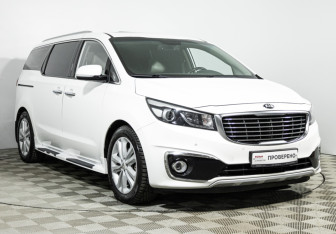 Подержанный автомобиль Kia Carnival 2017 года (3 фото)