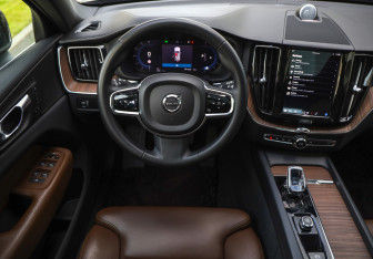 Подержанный автомобиль Volvo XC60 2021 года (16 фото)