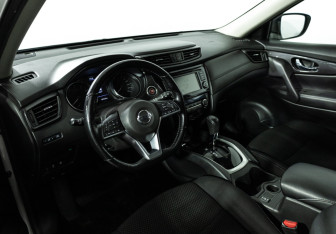 Подержанный автомобиль Nissan X-Trail 2021 года (11 фото)