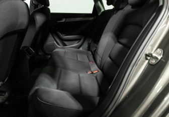 Подержанный автомобиль Audi A4 Sedan 2013 года (10 фото)