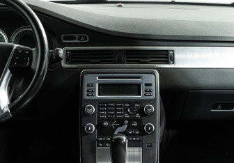 Подержанный автомобиль Volvo XC70 2010 года (14 фото)