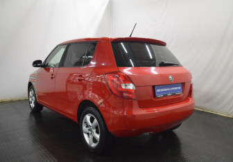 Подержанный автомобиль Skoda Fabia Hatchback 2013 года (7 фото)