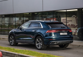 Подержанный автомобиль Audi Q8 2018 года (8 фото)