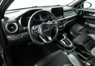 Подержанный автомобиль Kia Cerato Sedan 2022 года (11 фото)