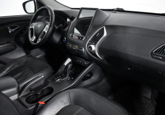 Подержанный автомобиль Hyundai ix35 2011 года (13 фото)