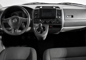 Подержанный автомобиль Volkswagen Caravelle 2011 года (17 фото)