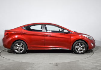 Подержанный автомобиль Hyundai Elantra Sedan 2012 года (4 фото)