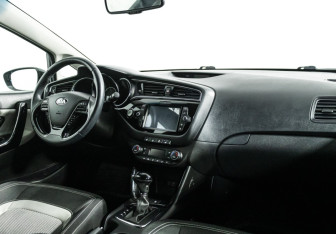 Подержанный автомобиль Kia Ceed Hatchback 2017 года (9 фото)