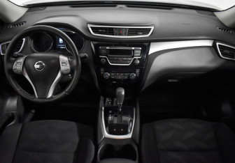 Подержанный автомобиль Nissan X-Trail 2015 года (13 фото)
