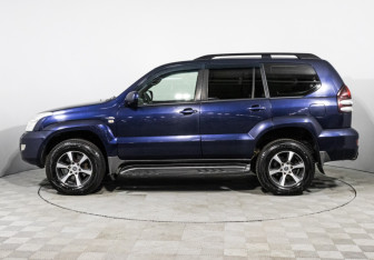 Подержанный автомобиль Toyota Land Cruiser Prado 2007 года (8 фото)