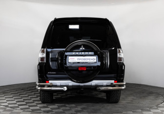 Подержанный автомобиль Mitsubishi Pajero 2012 года (6 фото)