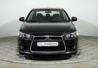 Подержанный автомобиль Mitsubishi Lancer Sedan 2012 года (2 фото)