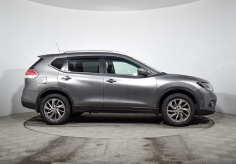 Подержанный автомобиль Nissan X-Trail 2016 года (4 фото)