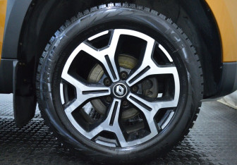 Подержанный автомобиль Renault Duster 2022 года (9 фото)