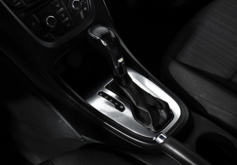 Подержанный автомобиль Opel Astra Hatchback 2012 года (14 фото)