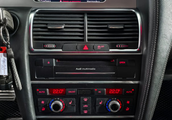 Подержанный автомобиль Audi Q7 2012 года (20 фото)