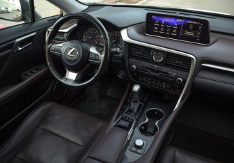 Подержанный автомобиль Lexus RX 2018 года (10 фото)