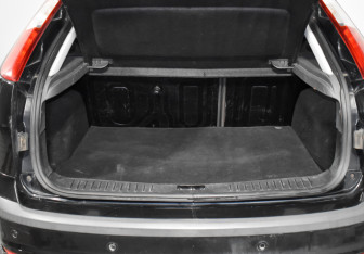 Подержанный автомобиль Ford Focus Hatchback 2006 года (17 фото)