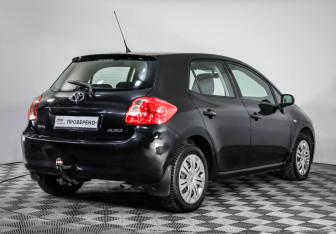 Подержанный автомобиль Toyota Auris Hatchback 2007 года (5 фото)