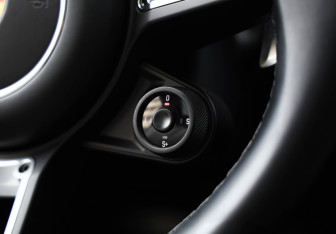 Подержанный автомобиль Porsche Cayenne 2020 года (21 фото)