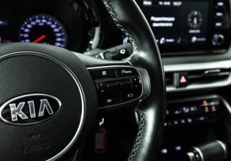 Подержанный автомобиль Kia K5 2021 года (19 фото)