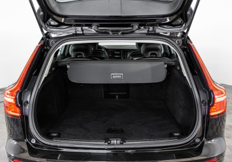 Подержанный автомобиль Volvo V60 2018 года (26 фото)