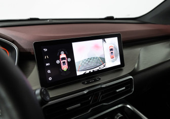 Подержанный автомобиль Geely Coolray 2023 года (15 фото)