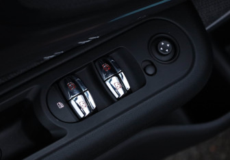 Подержанный автомобиль MINI Clubman Wagon 2019 года (25 фото)